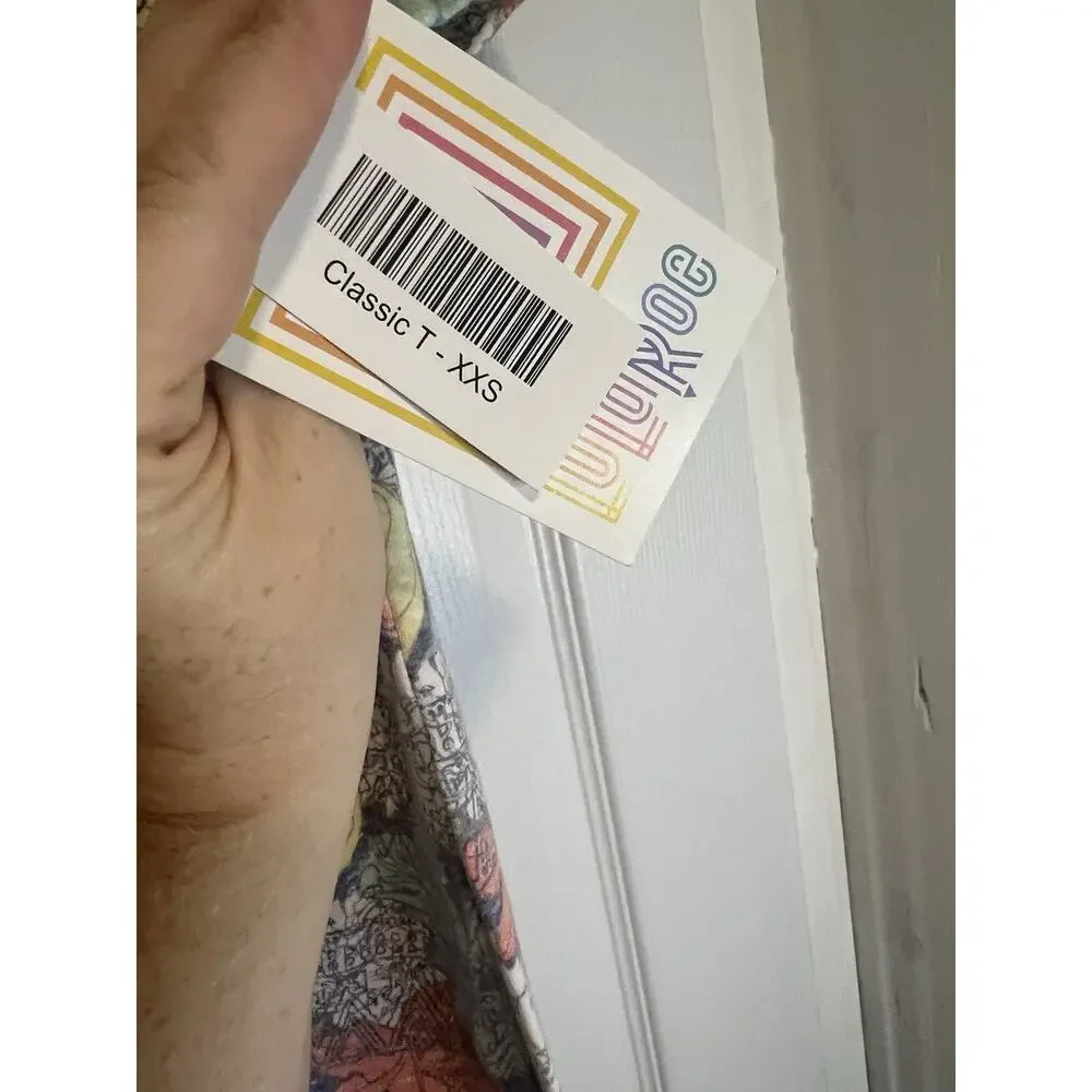 LulaRoe NWT‎ XXS Buttery Soft Lightweight Floral Classic T - Picture 3 of 7